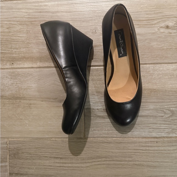 Black Women’s Short Wedge Shoes Comfortable & Stylish - Picture 4 of 4